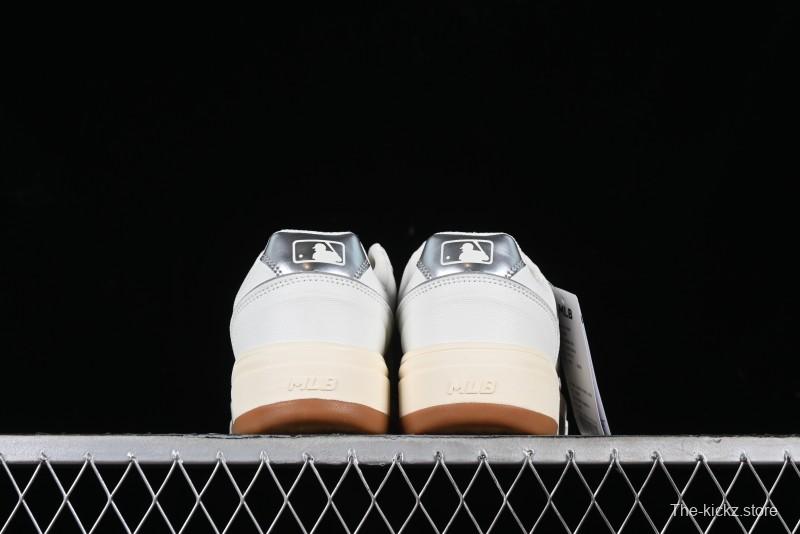 New York Yankees MLB Chunky Runner Basic Lace-Up Lightweight Casual Sneakers - 3ASXCBS4N50IVS