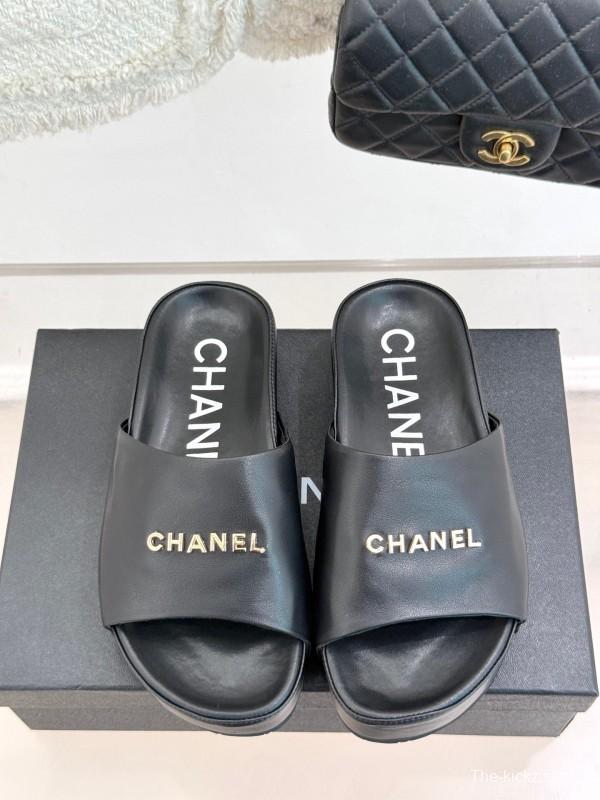 2025 Slippers Chanel Black Leather Slippers KFY00250