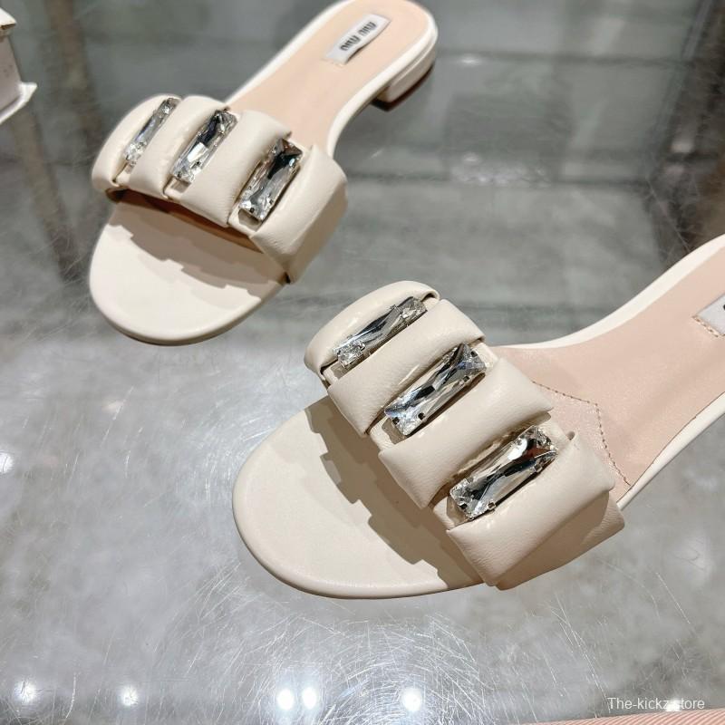 2025 Women Miu Miu White Leather Slippers KFY00250