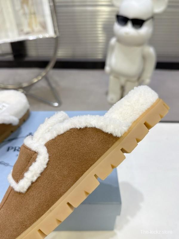 Prada Fall/Winter 2025 New Fur Mule Slippers Triangle Buckle Bread Head Semi-Slippers - KFY00270