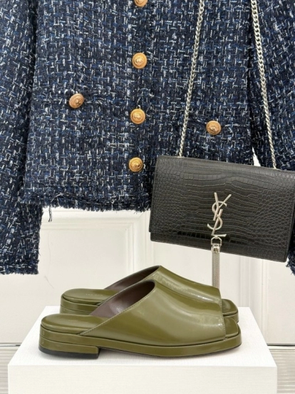 The Row 2025/SS Platform Slides - KFY00280