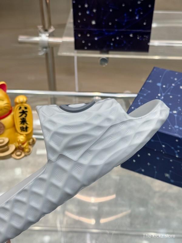 Gucci Lido Interlocking G Textured Rubber Sandals for Men - AS00170